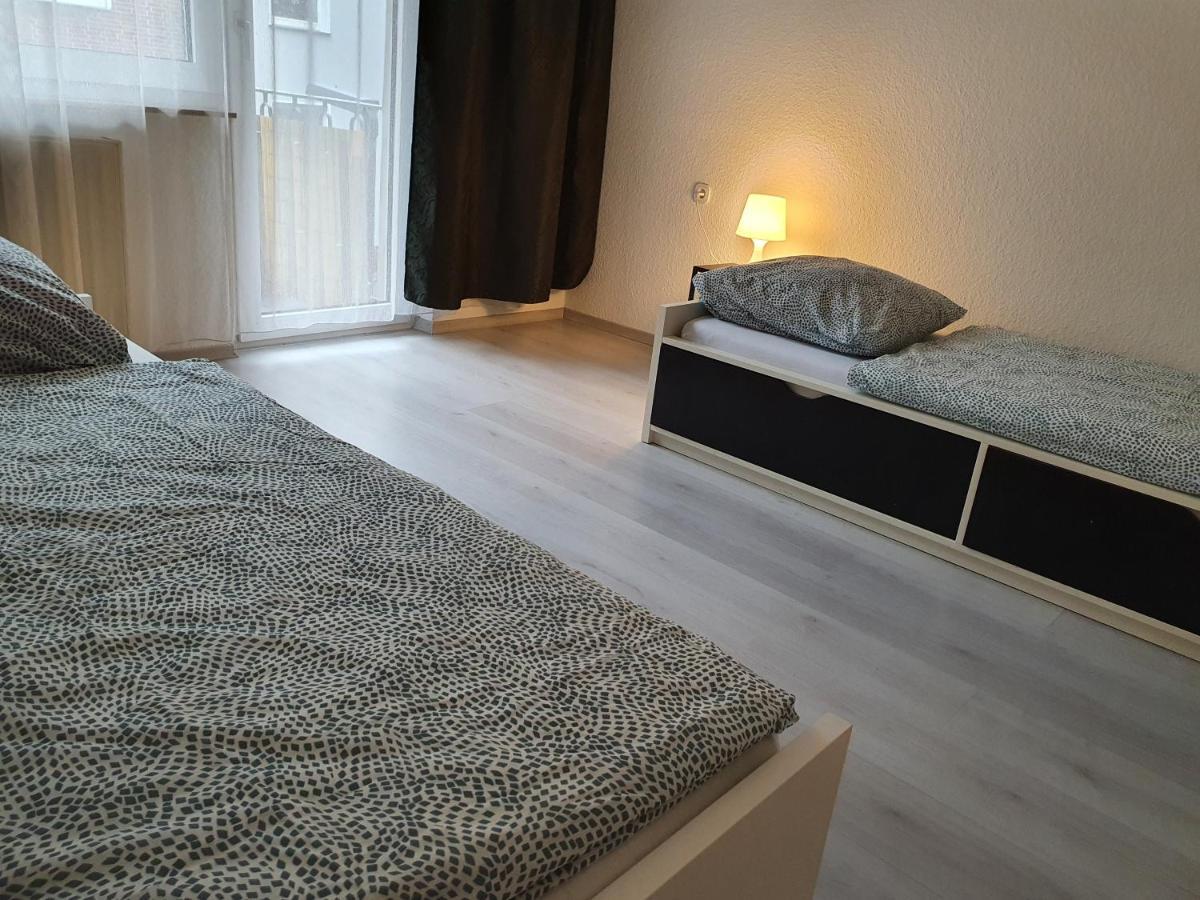 Grosse Ferienwohnung An Der Rheinpromenade Three Дуйсбург Екстер'єр фото